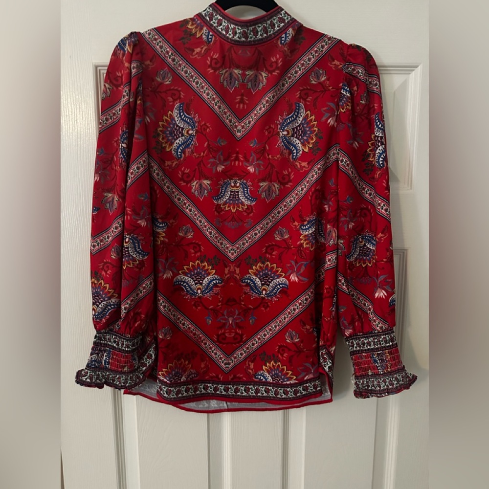 Flying Tomato size L long sleeve with feminine detail